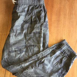 Americans Eagle men’s joggers Camo size L